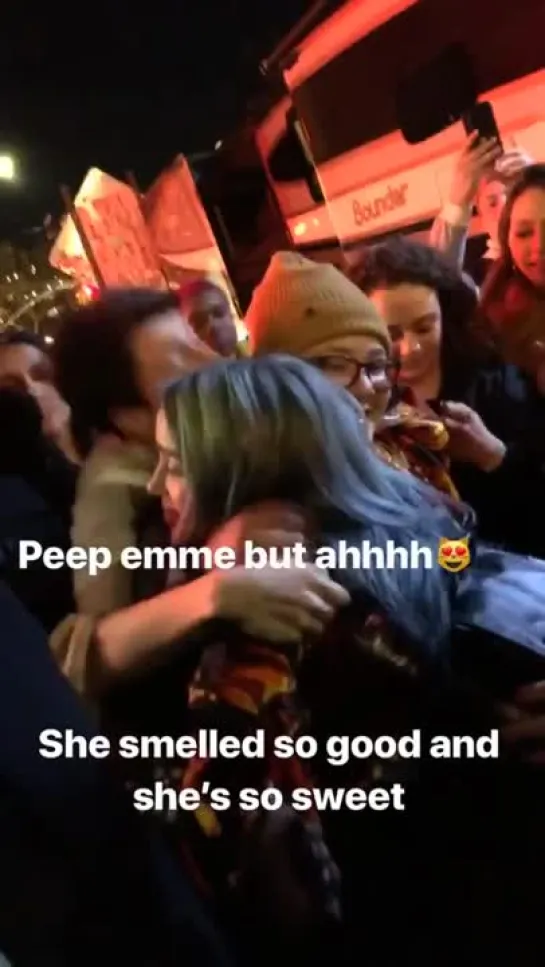 Billie Eilish with fans / New York (cr. @mads.abreu)