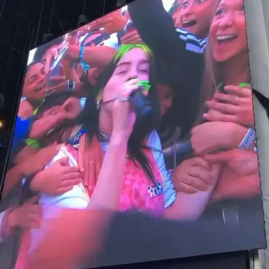 Billie Eilish live/ Austin 12/10/19