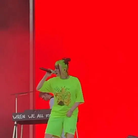 billie performing “bad guy” at aclfestival in austin