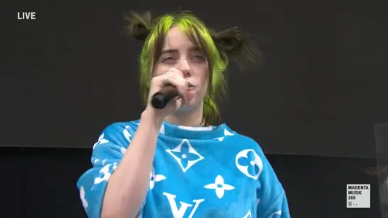 billie talking to the crowd before performing “when the party’s over” at lollapalooza berlin in germany