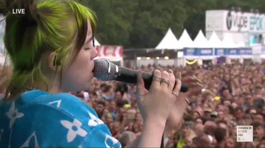 billie performing “xanny” at lollapalooza berlin in germany