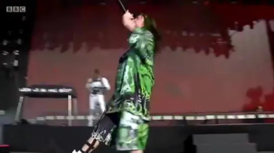 billie performing “bury a friend” at reading and leeds festival