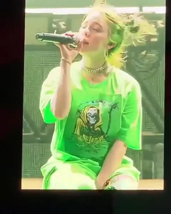 billie performing “when the party’s over” at zürich openair