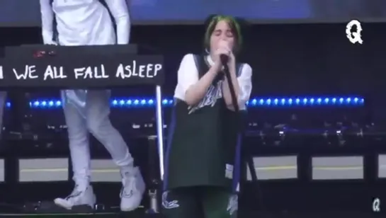 billie performing “idontwannabeyouanymore” at FM frequency festival