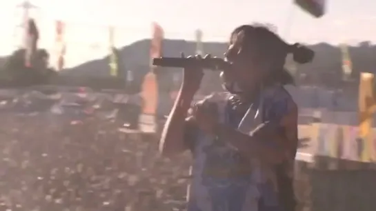 billie performing “my strange addiction” at glastonbury festival