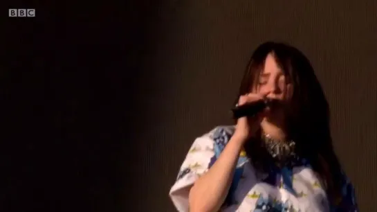 billie performing “ilomilo” at glastonbury festival