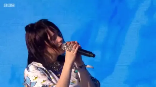 billie performing “ocean eyes” at glastonbury festival