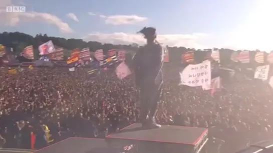 billie performing “bad guy” at glastonbury festival