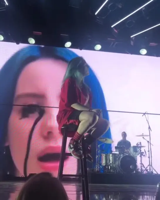 Billie performing at The Forum in Los Angeles 9.12.18