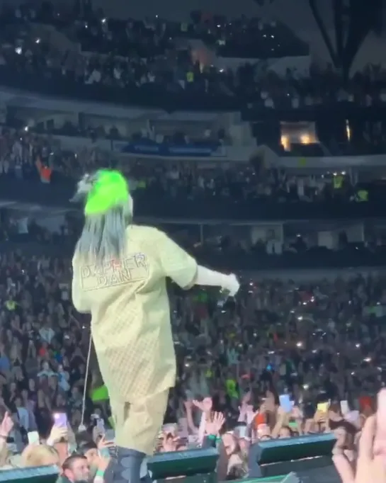 billie performing “bad guy” in dallas