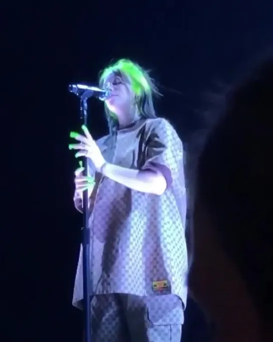 billie performing “xanny” in dallas