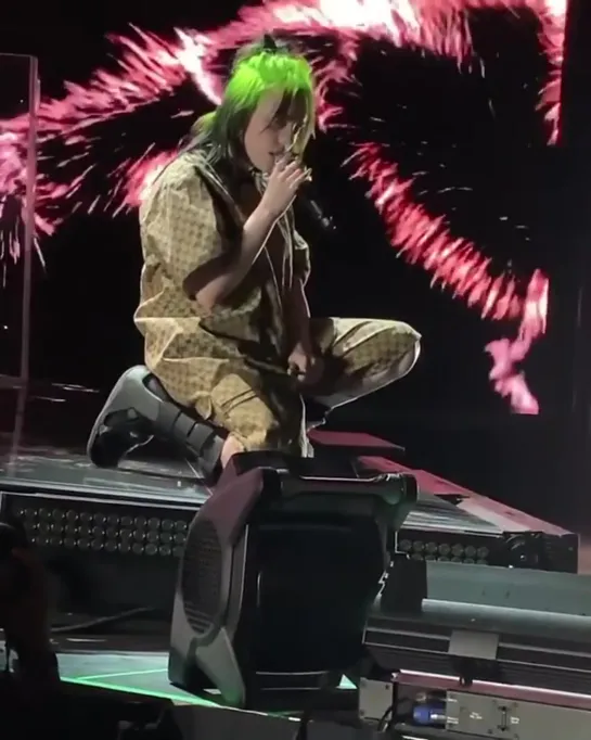 billie performing “you should see me in a crown” in dallas