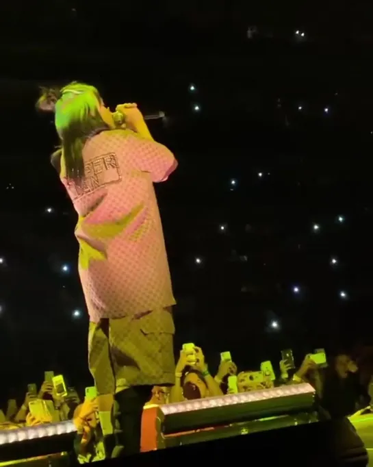 billie performing “bad guy” in dallas