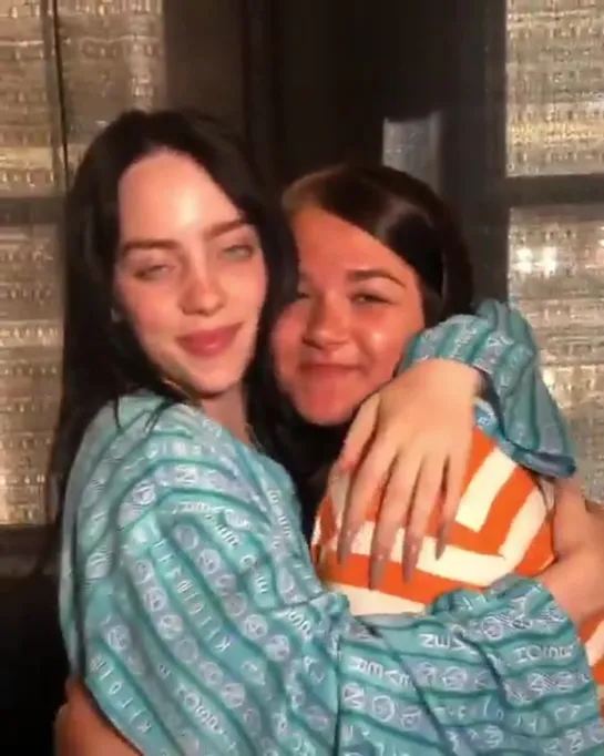 Billie with a fan / Minneapolis 08.09.19