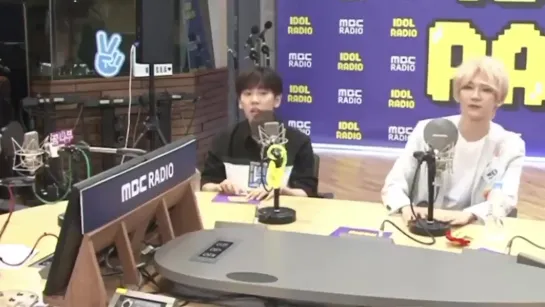 [190727] Taehyun cracks and sings for Sungwoon "Blue" at Idol Radio