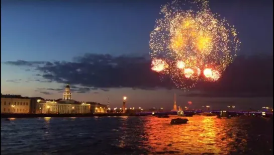 Салют в честь Дня Победы в Петербурге. Прямая трансляция