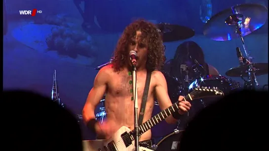 Airbourne - Chewin the Fat (Live in Cologne, Germany, 2010)+Улучшенное звучание. Full HD 1080p.