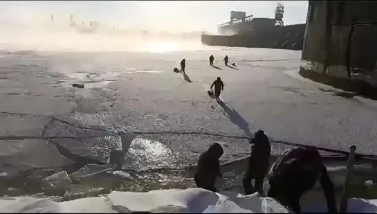 Рыбаки не знали, что Нижегородская ГЭС начнёт сброс воды зимой в - 30,