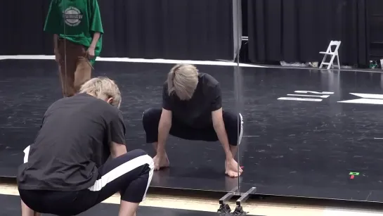 [RUS SUB][Рус.саб][BANGTAN BOMB] Stretching Class - BTS (방탄소년단)