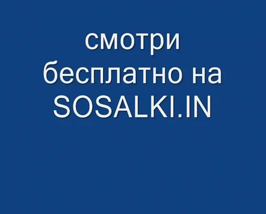 Бухая студентка сладко сосет сразу несколько членов