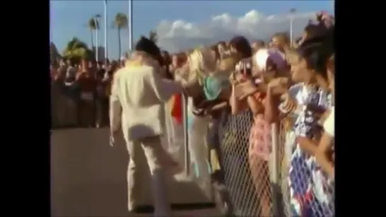 ELVIS PRESLEY WELCOMED IN HAWAII WITH ALOHA SPIRIT (Raw Footage_January 1973)