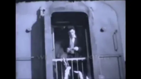 1960 - NEW Footage - Elvis arriving by train