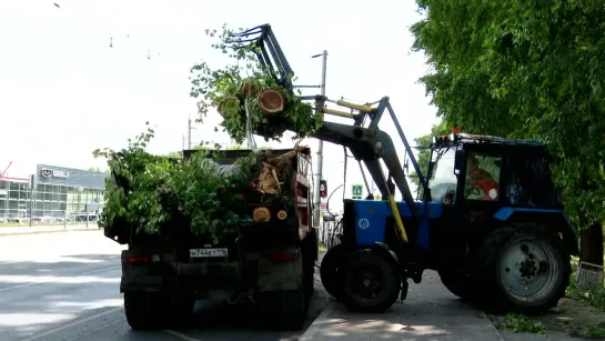 В Альметьевске устраняют последствия урагана