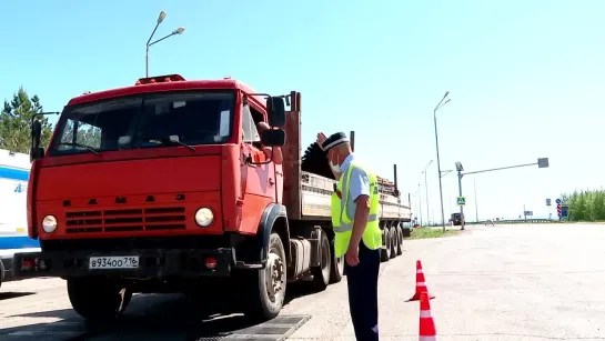 Чем большегрузы опасны для дорог: объяснение специалистов