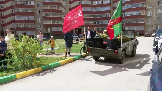 Концерт для одного: фронтовые бригады проехали по домам ветеранов в Альметьевске