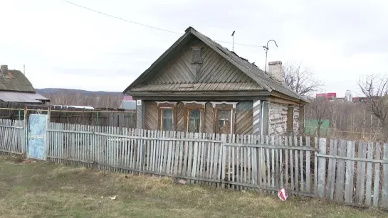 В Альметьевске женщину вместе с сыном выгоняет из дома родной дядя