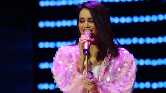 Lali Esposito llora con Cris Morena cantando “Tu Sonrisa” #LaliEnVivo - Luna Park 10/11