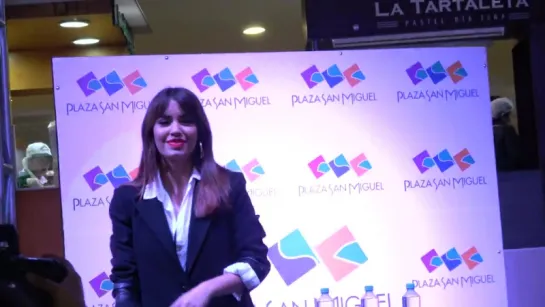 Entrada de Lali a la firma de discos de SOY en Perú