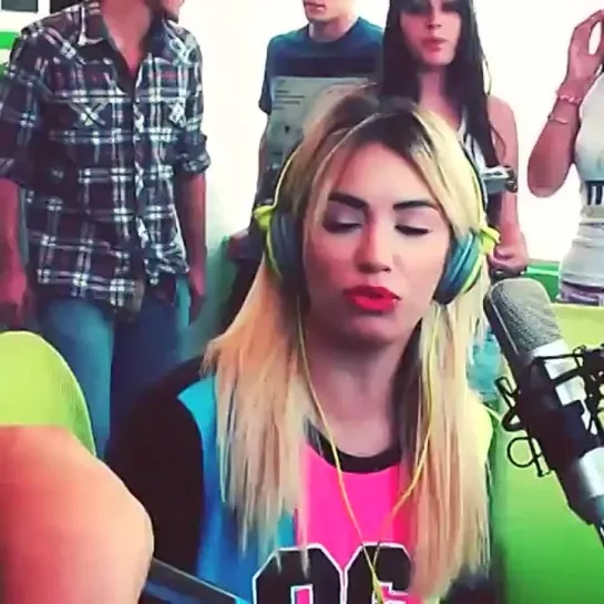 Lali en la radio Mia