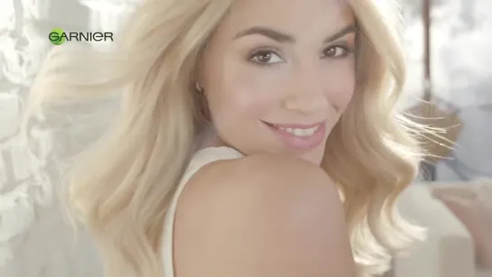 Lali se puso ultra rubia Garnier