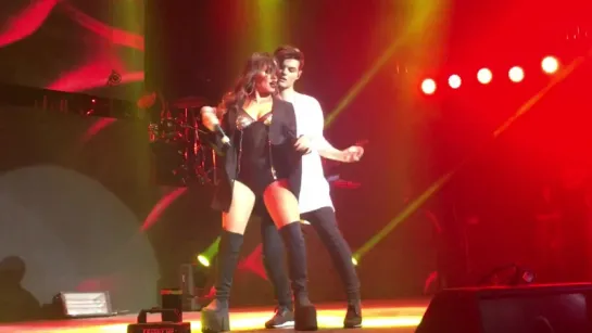 Mueve - Lali ft Abaham Mateo en Chile