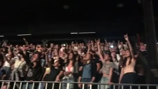 Y si de recordar hablamos acá dejo este momento en el Luna Park de Buenos Aires Repleto.