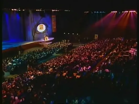 IIFA 2000 Shah Rukh Khan Angelina Jolie share the stage as co-presenters at 1st IIFA