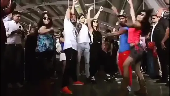 Katrina and @S1dharthM perform on #KaalaChashma during a flash mob at a metro station in #Jaipur today