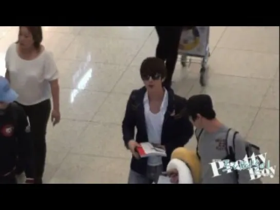 Kim Hyung Jun - Departure at Incheon Airport Heading Hawaii [15.02.12]