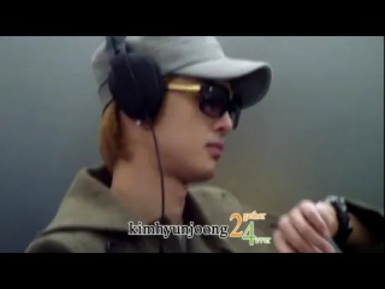 Kim Hyun Joong @ Incheon Airport departing to Singapore [28.11.11]