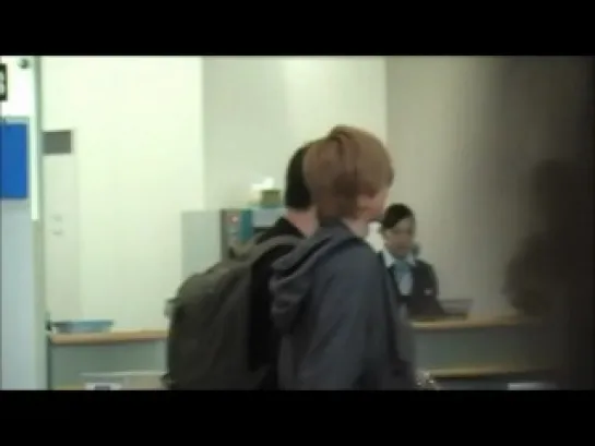 Kim Hyun Joong @ Haneda Airport going to Fukouka [22.11.11]