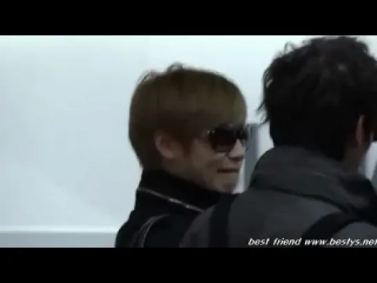 Heo Young Saeng at Gimpo Airport [01.11.11]