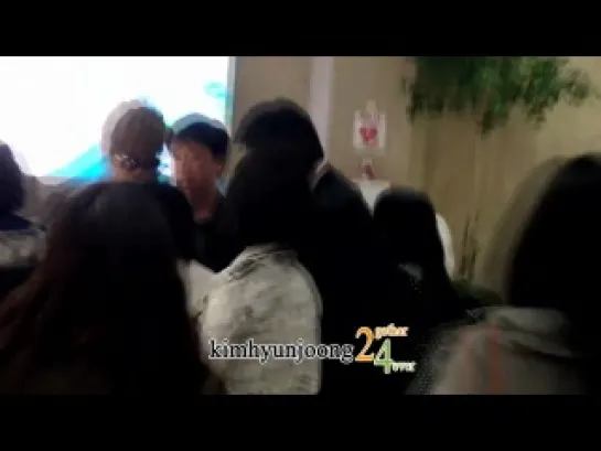 Kim Hyun Joong @ Gimpo Airport back from Japan [15.10.11]