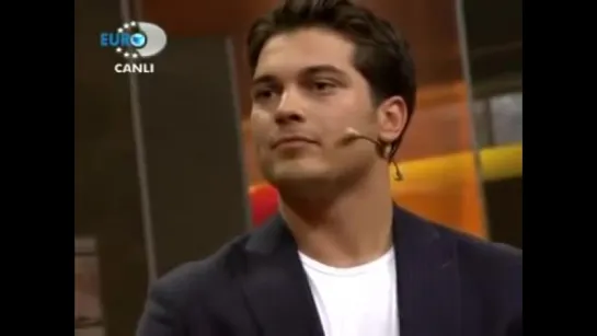 Cagatay Ulusoy- Beyaz Showda Tek Parca