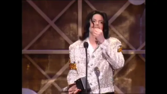 Michael Jackson wins Century Award-AMA 2002