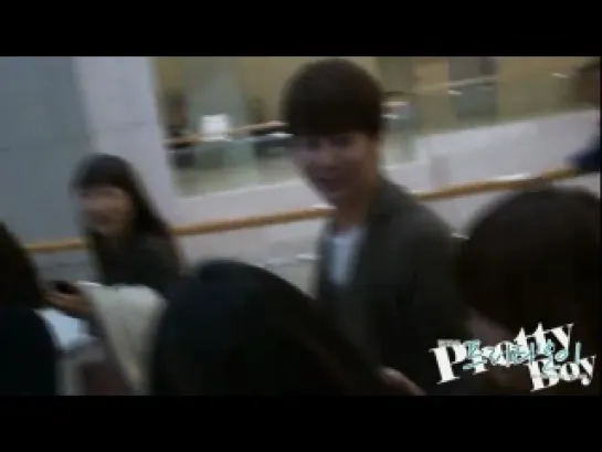 Kim Hyung Jun @ Musical Goong Venue [04.10.11]