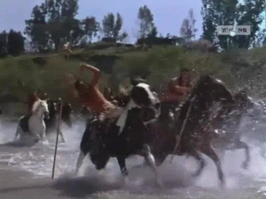 Неудачная атака индейцев на отряд солдат с двух сторон (The Charge at Feather River (1953)