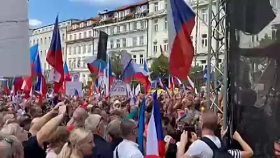 В Праге народ вышел на митинг против антироссийских санкций | Сыворотка правды