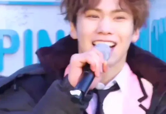 park minhyuk happily screaming my countrys name is the motivation i needed today 라키