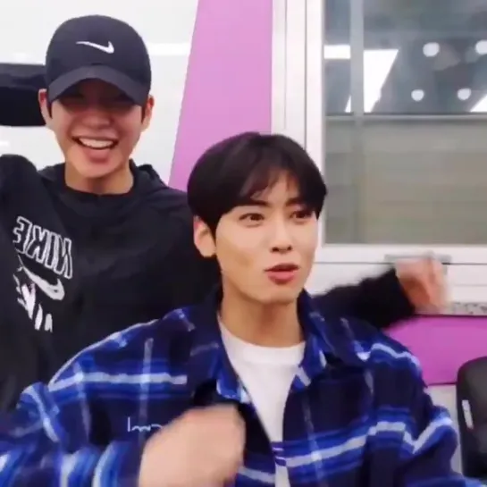 eunwoo imitating rocky